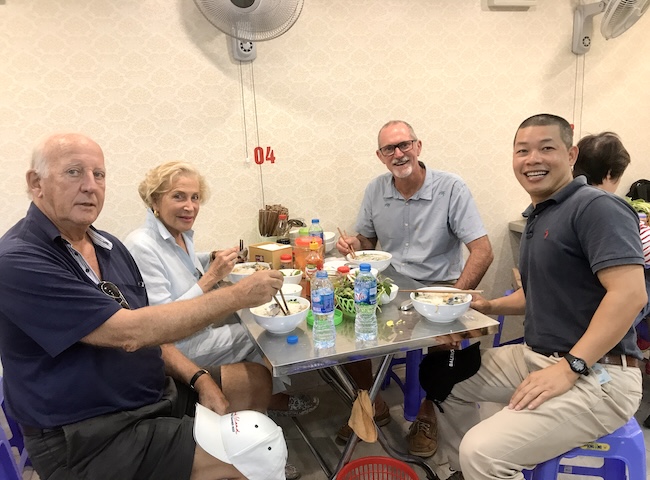 Eating bun Ngan Yen Phuong