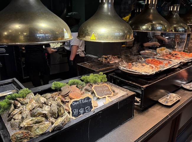 Fresh oysters at Maison Sen