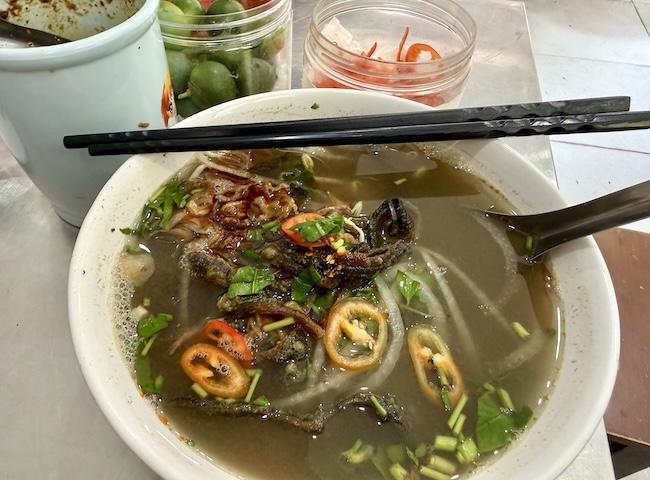 Mien luon Chan Cam